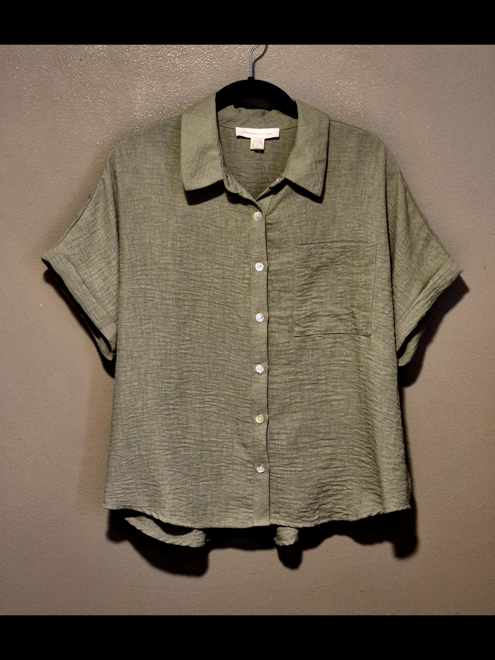 Monteau Los Angeles Women's Textured Button Down Top W/Abalone Shell Buttons, XL